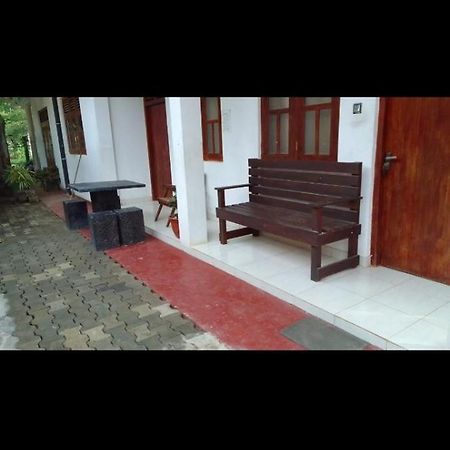 Dinesh Guest House Kataragama Kültér fotó