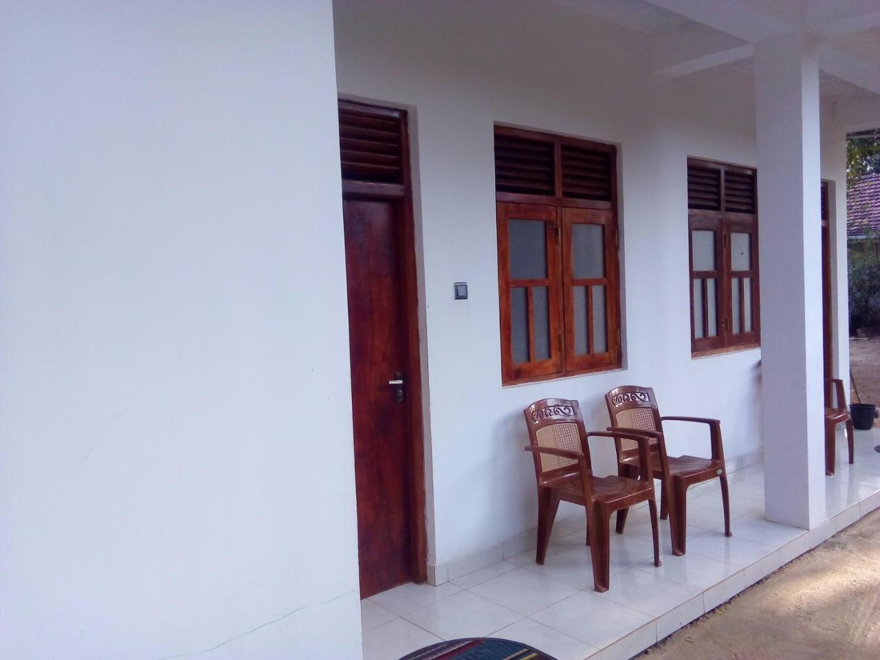 Dinesh Guest House Kataragama Kültér fotó