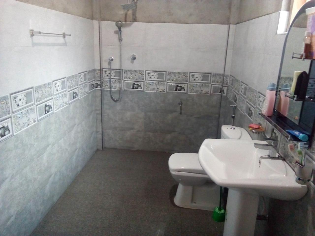 Dinesh Guest House Kataragama Kültér fotó