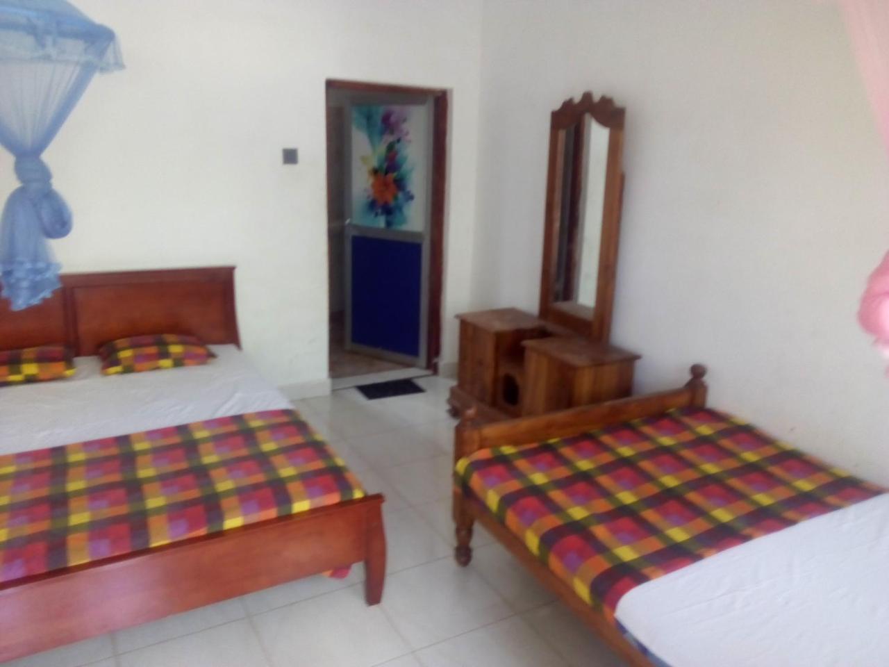 Dinesh Guest House Kataragama Kültér fotó