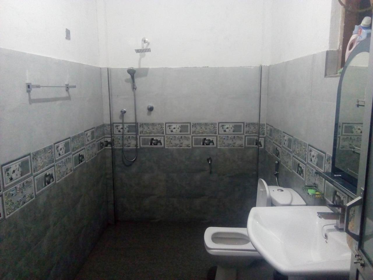 Dinesh Guest House Kataragama Kültér fotó
