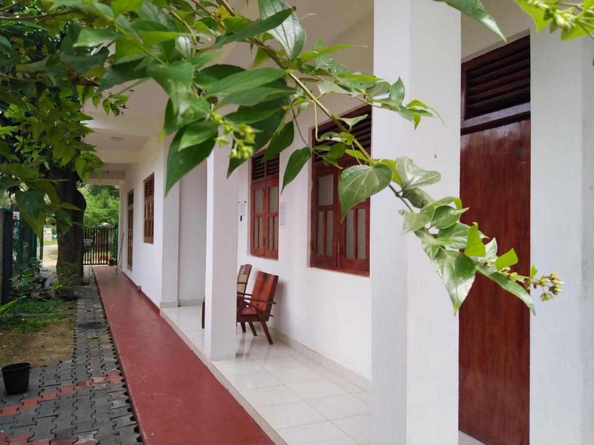Dinesh Guest House Kataragama Kültér fotó